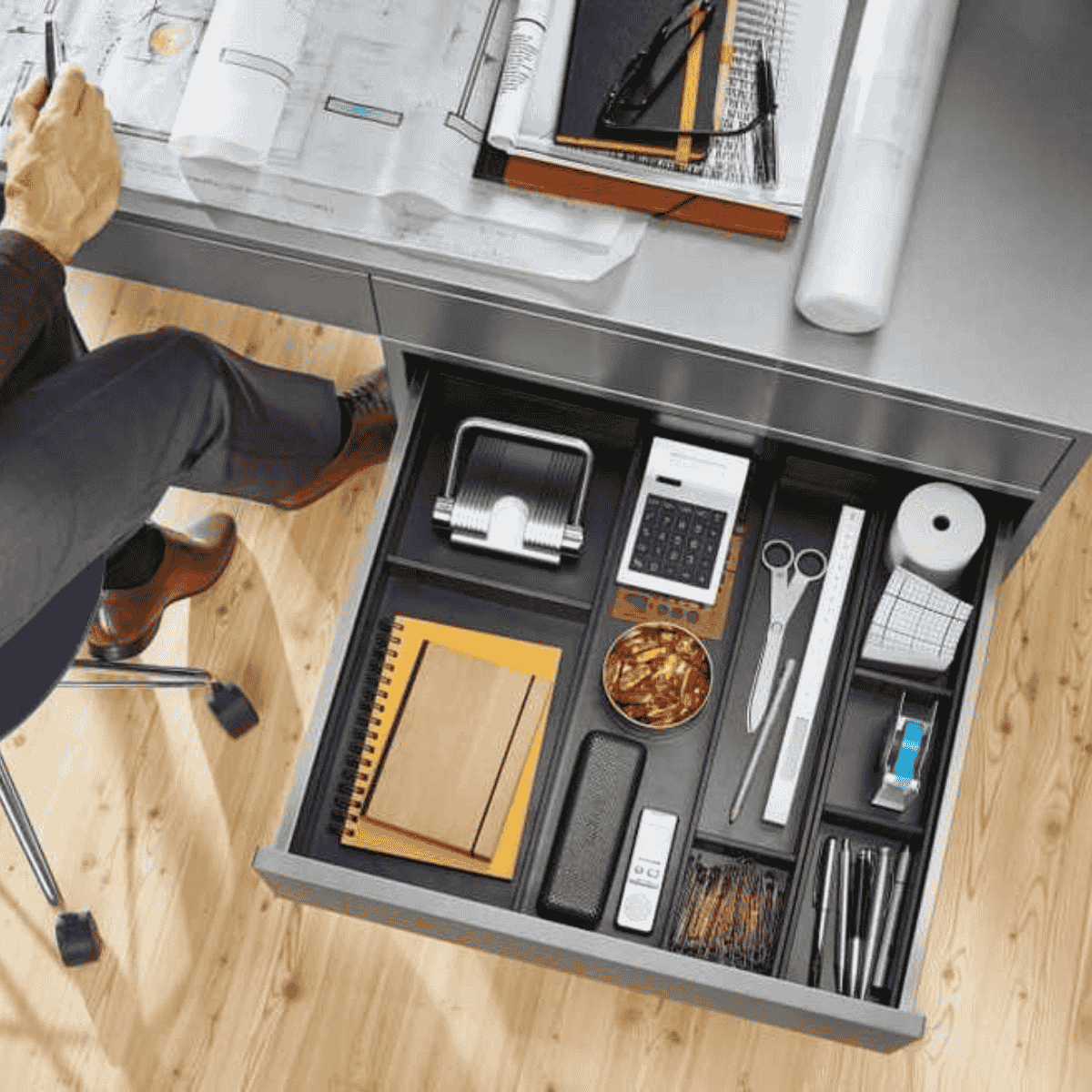 Schreibtisch Organizer für Schubladen mit Blum Ambia Line Rahmen