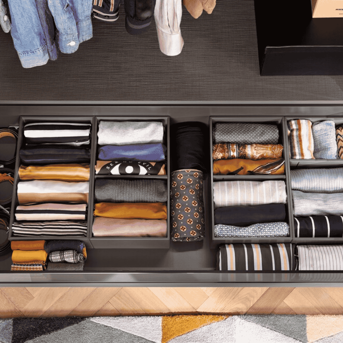 Kleiderschrank Schubladen Organizer mit Blum Ambia Line Rahmen